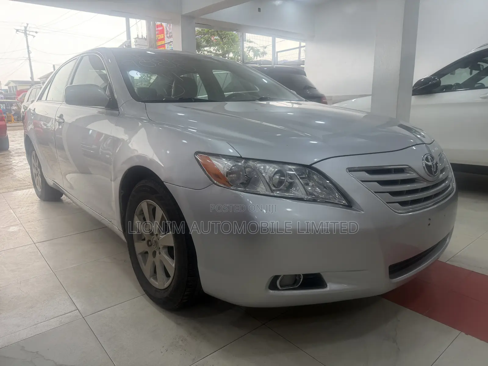 Toyota Camry XLE 4dr Sedan (2.4L 4cyl 5A) 2009 Silver