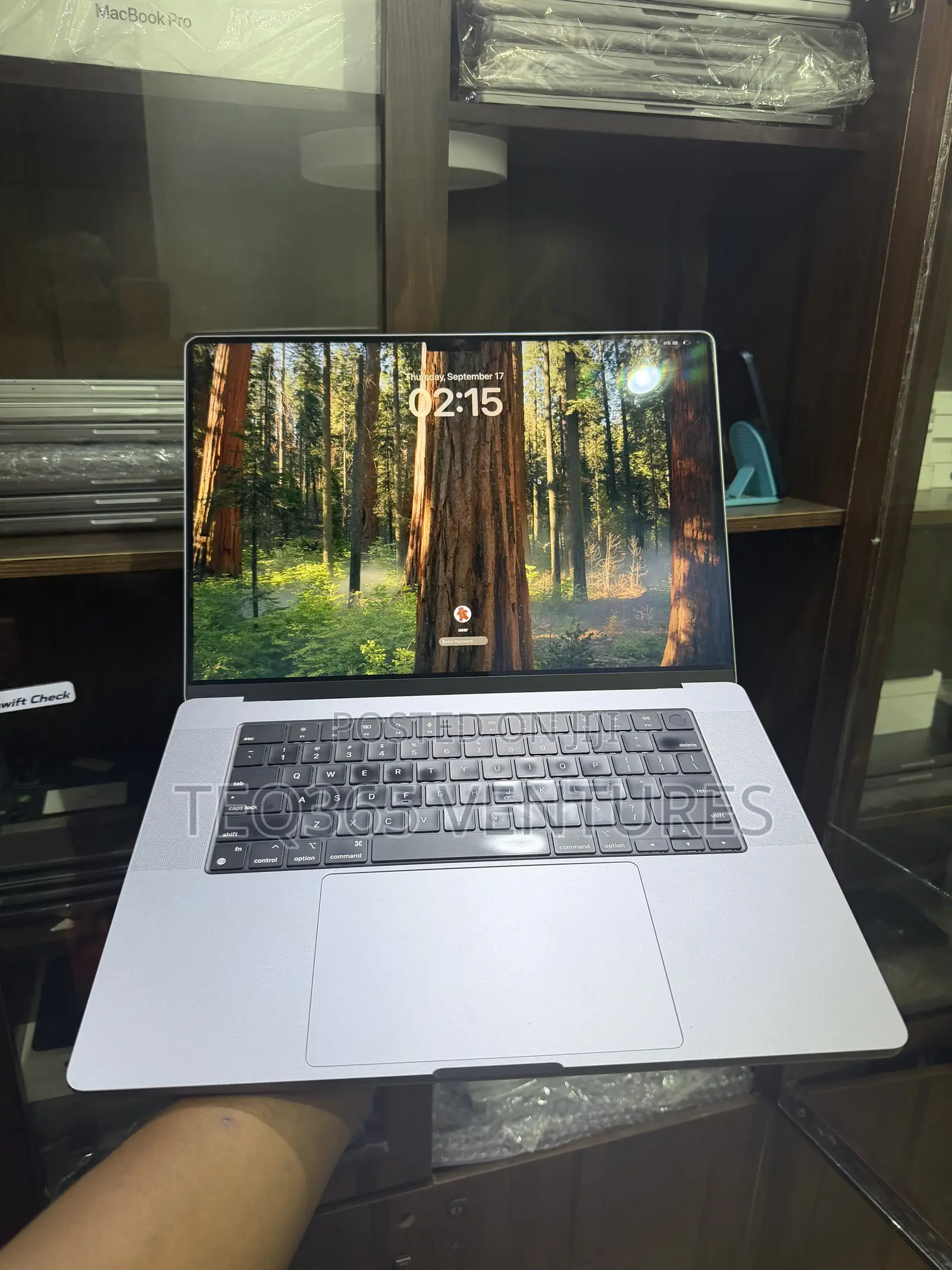 Laptop Apple MacBook Pro 2021 M1 32GB Apple M1 Pro SSD 1T