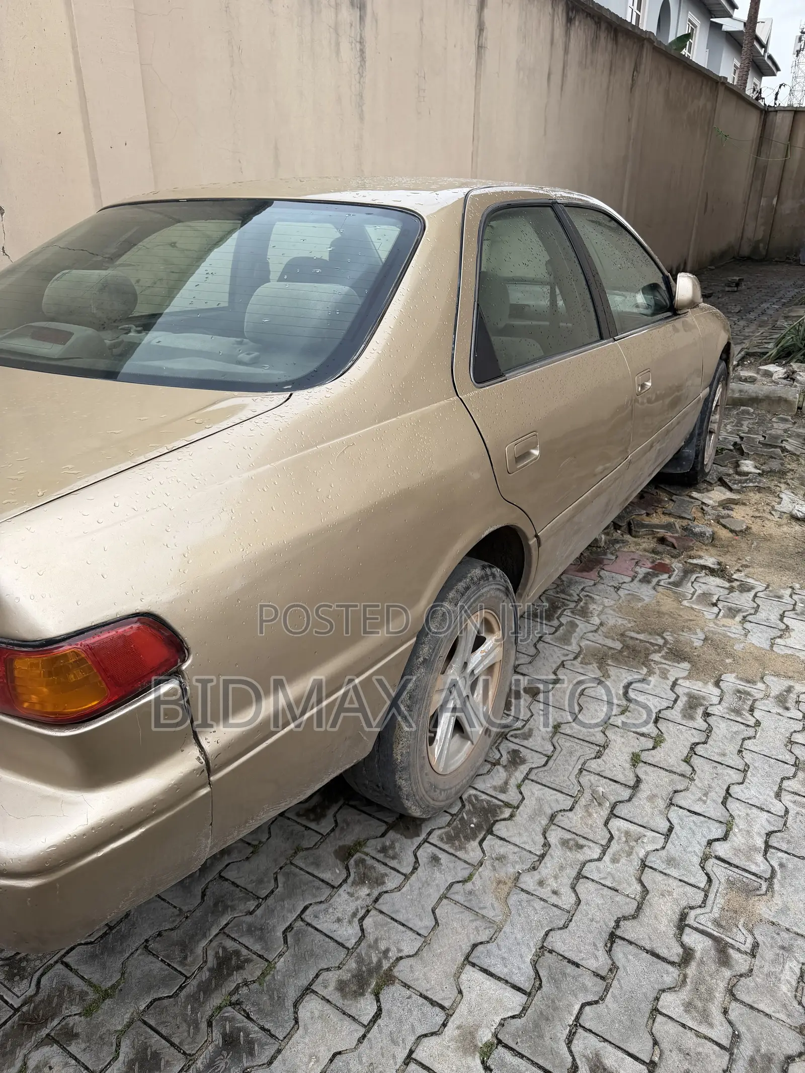 Toyota Camry LE 4dr Sedan (2.4L 4cyl 5M) 2002 Gold