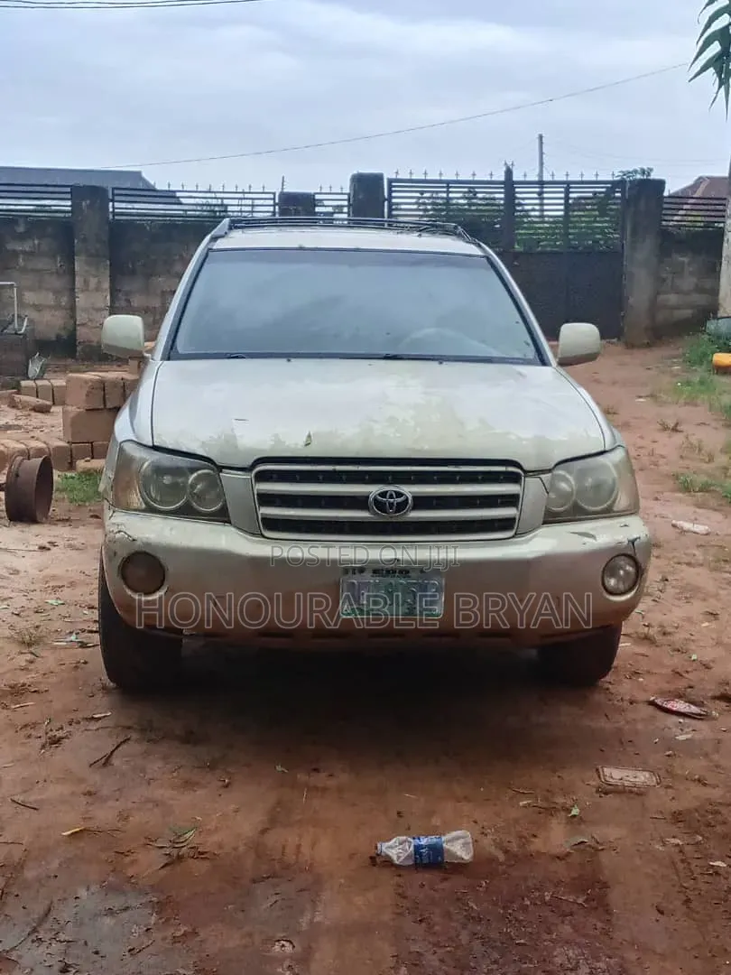 Toyota Highlander Base FWD 2004 Silver