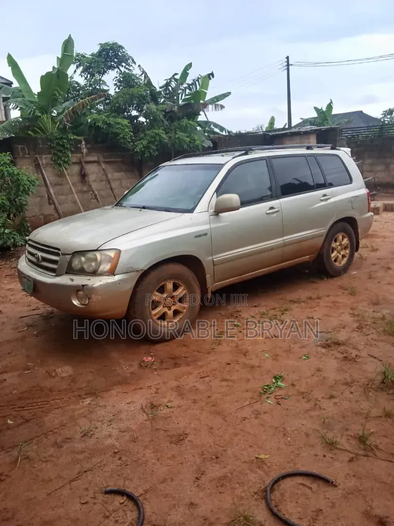 Toyota Highlander Base FWD 2004 Silver