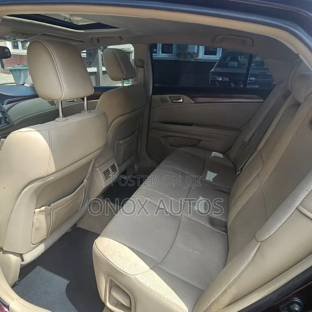 Toyota Avalon Limited Sedan FWD (3.5L 6cyl 6A) 2012 Maroon