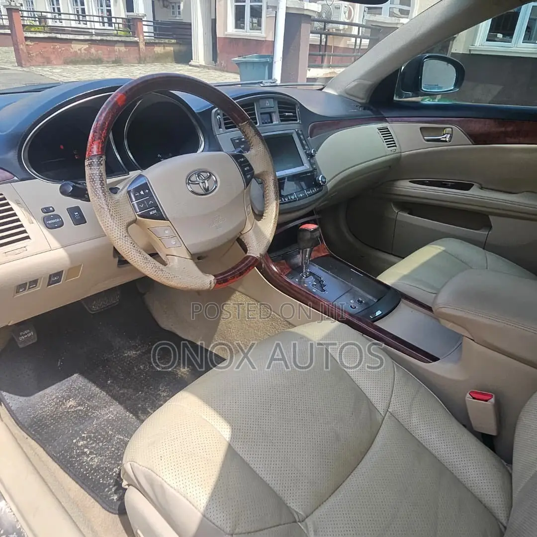 Toyota Avalon Limited Sedan FWD (3.5L 6cyl 6A) 2012 Maroon