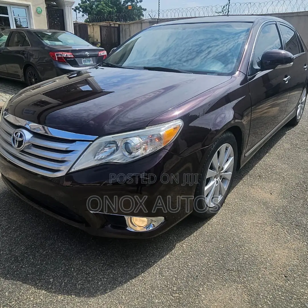 Toyota Avalon Limited Sedan FWD (3.5L 6cyl 6A) 2012 Maroon