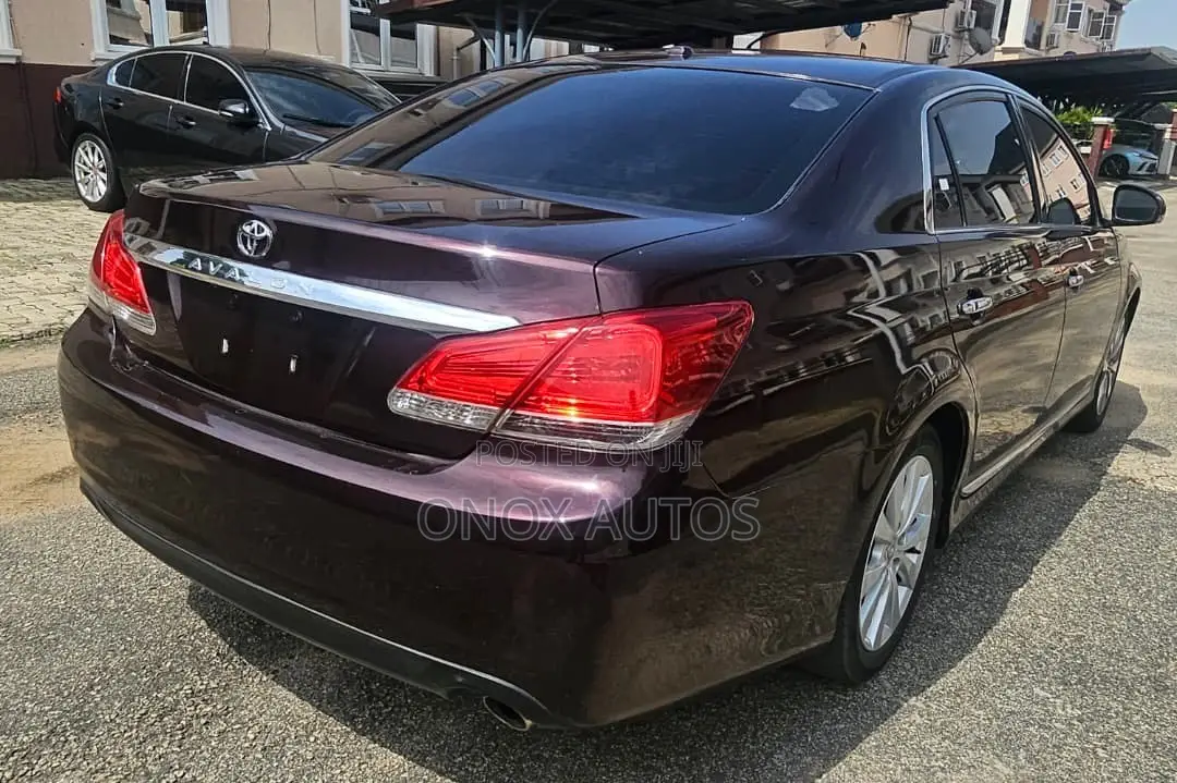 Toyota Avalon Limited Sedan FWD (3.5L 6cyl 6A) 2012 Maroon