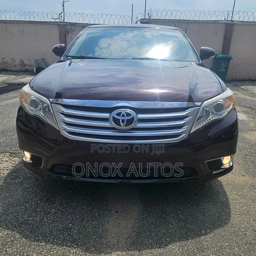 Toyota Avalon Limited Sedan FWD (3.5L 6cyl 6A) 2012 Maroon
