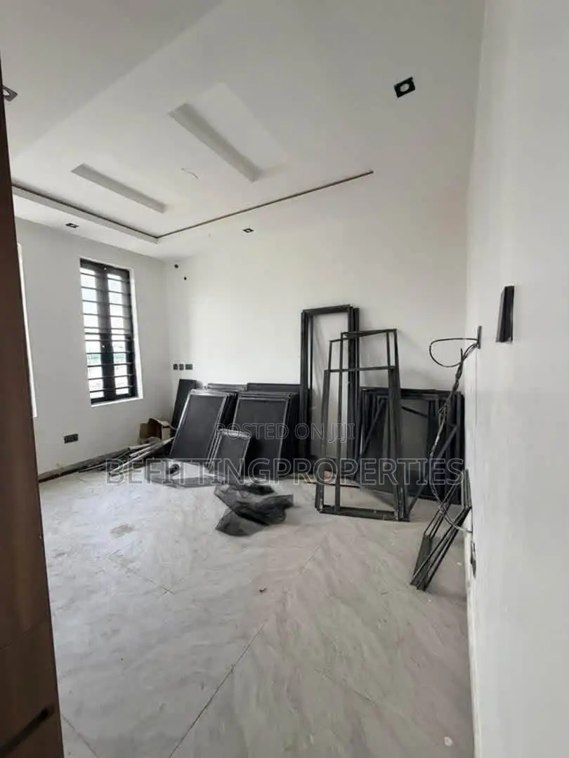 4bdrm Duplex in Ogba for sale