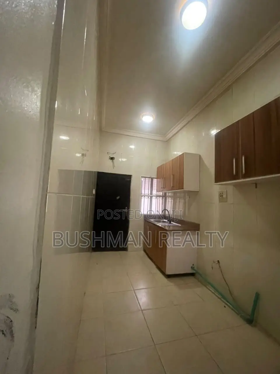 3bdrm Apartment in Chevron for rent