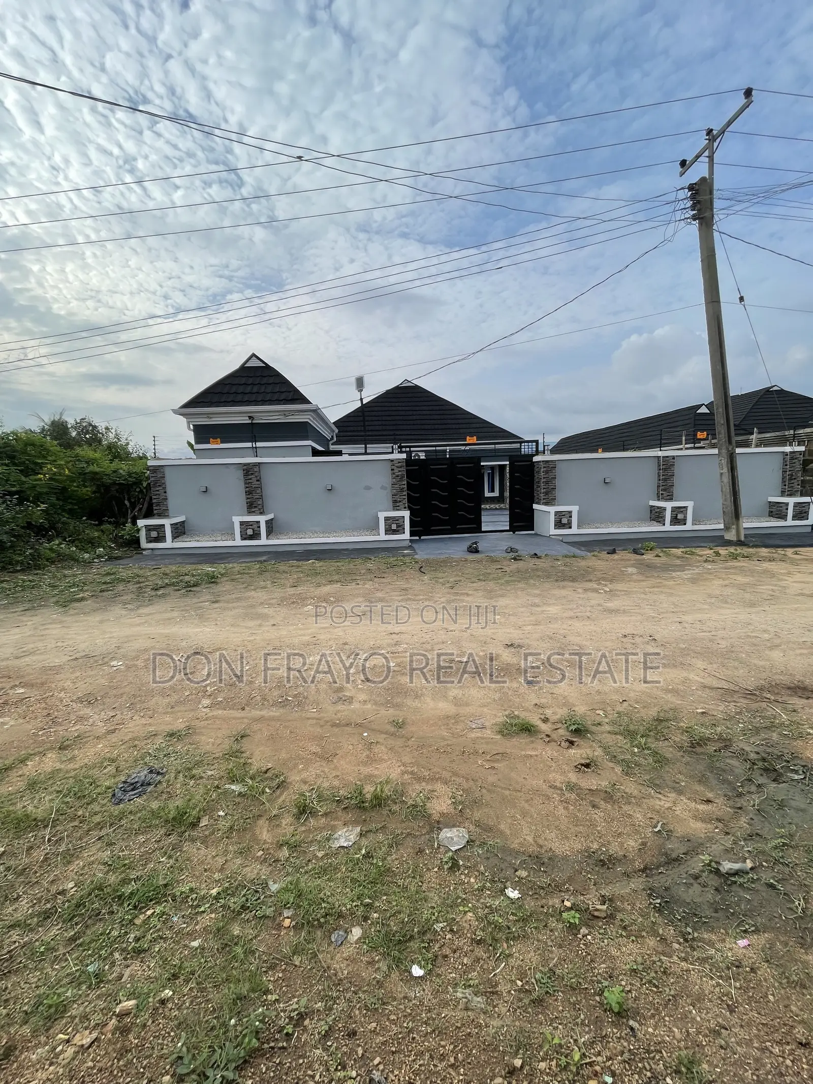 3bdrm Bungalow in Elebu, Akala Express for sale