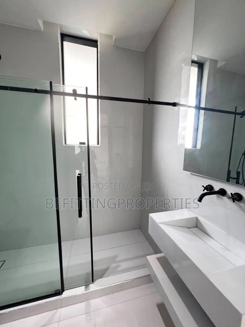 5bdrm Duplex in Osapa london for sale