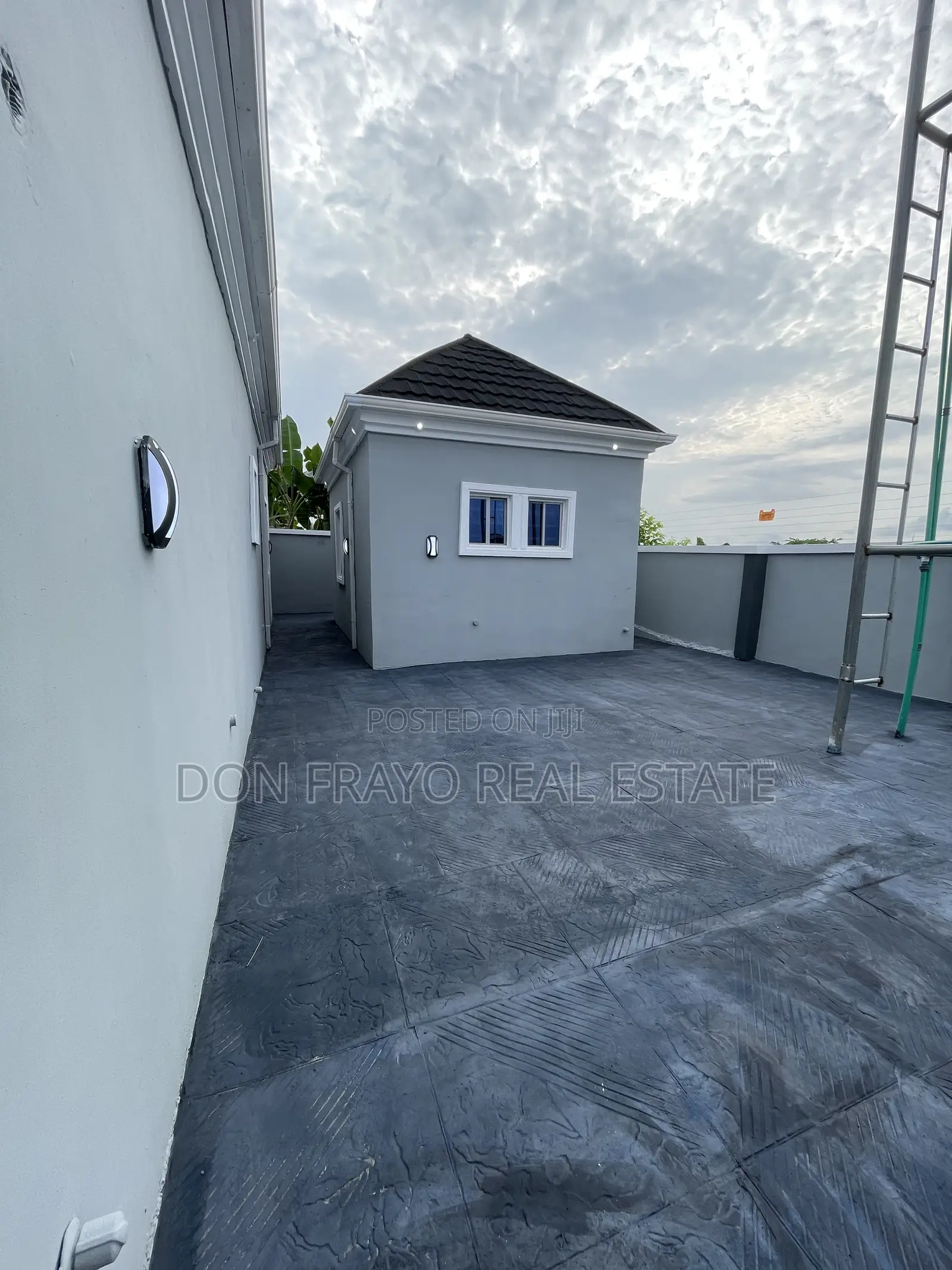 3bdrm Bungalow in Elebu, Akala Express for sale