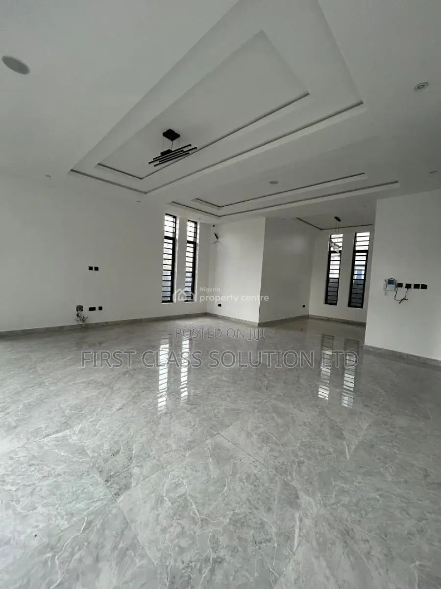 5bdrm Mansion in Osapa london for sale