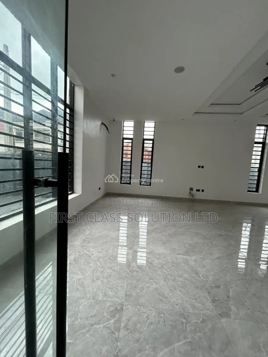5bdrm Mansion in Osapa london for sale