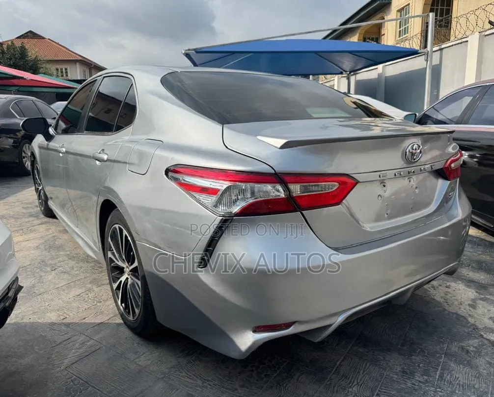 Toyota Camry 2018 Silver