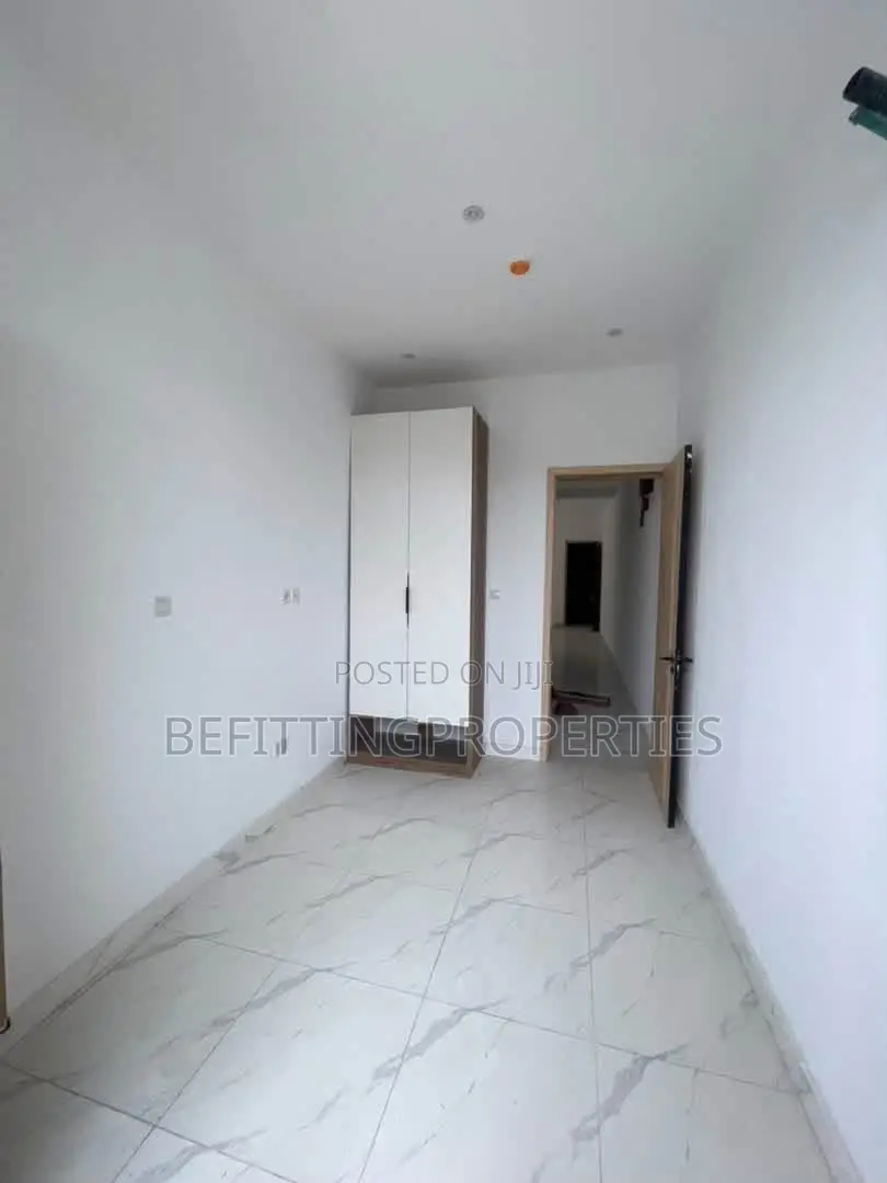 2bdrm Apartment in Chevron for sale