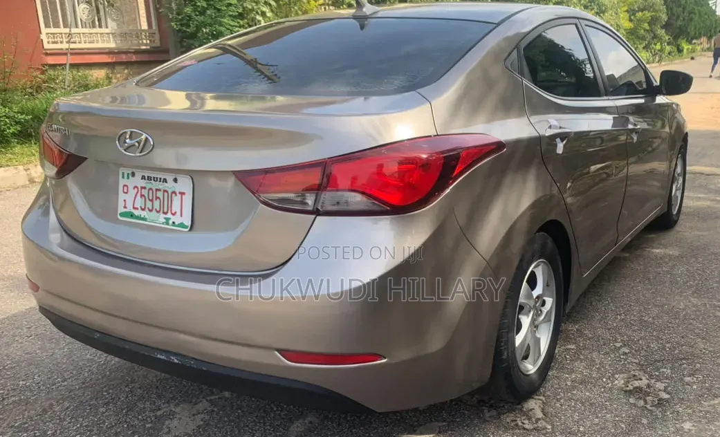 Hyundai Elantra 2015 Gold