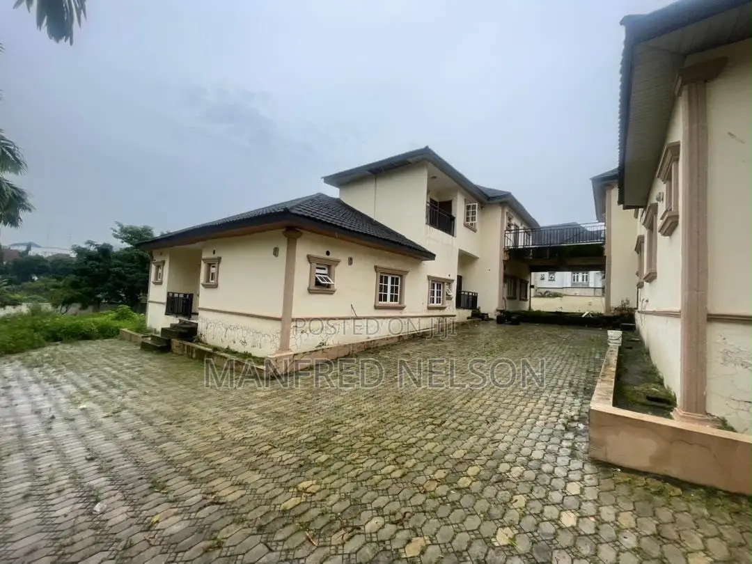 16bdrm Maisonette in Asokoro for sale