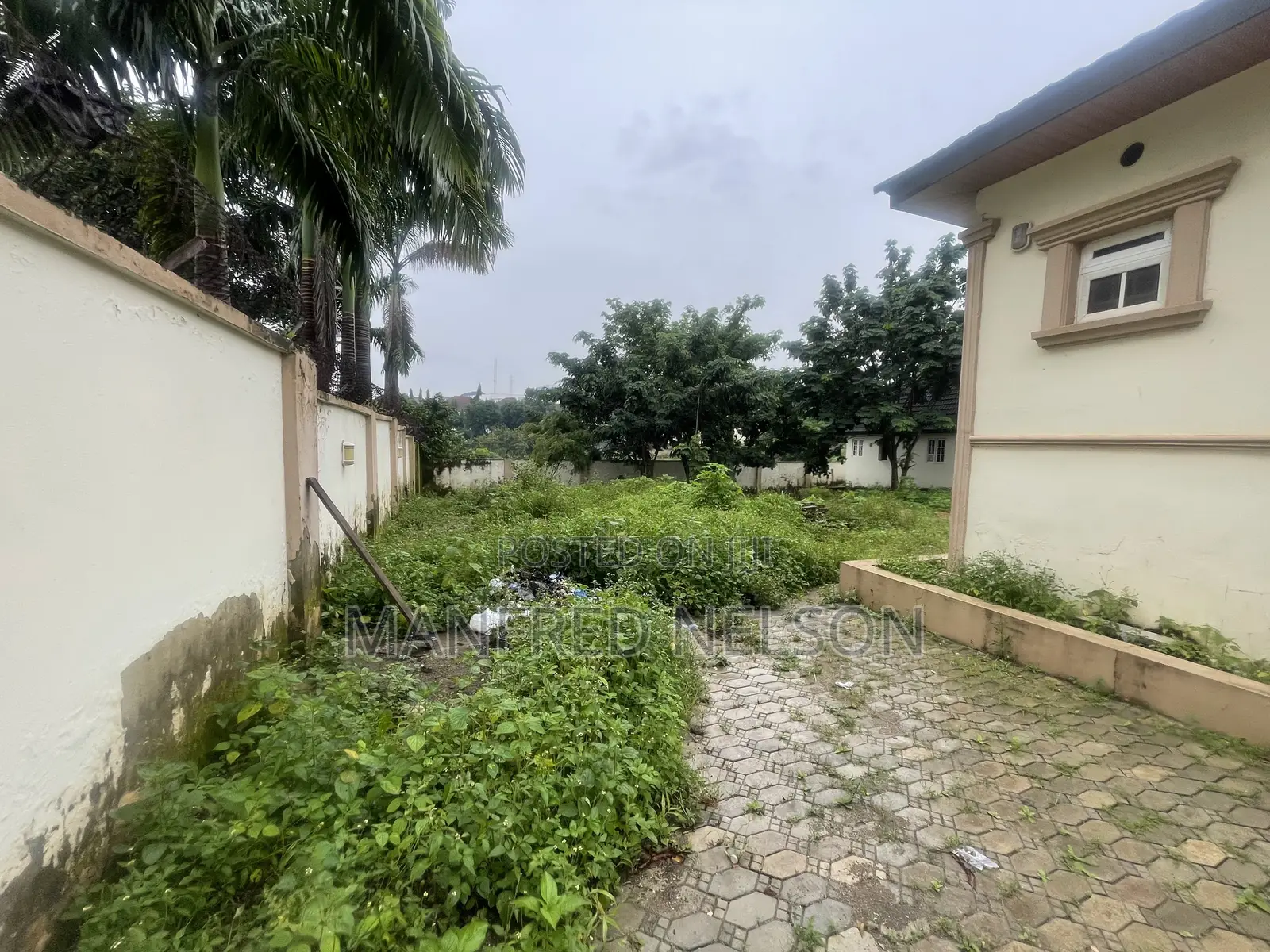 16bdrm Maisonette in Asokoro for sale