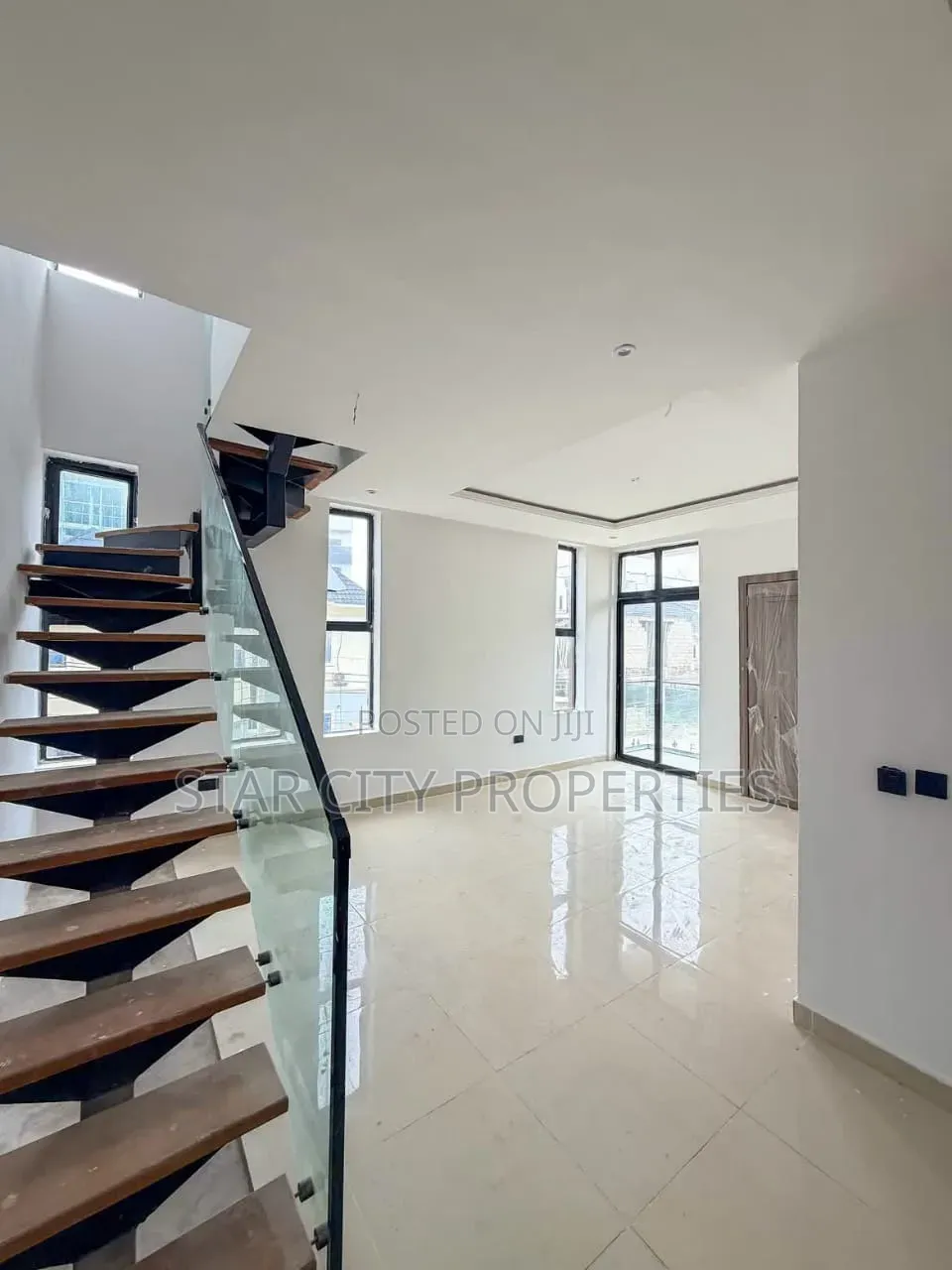 3bdrm Maisonette in Ikate for sale