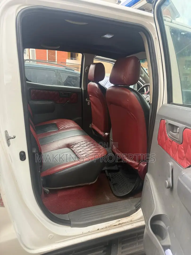 Toyota Hilux 2012 White
