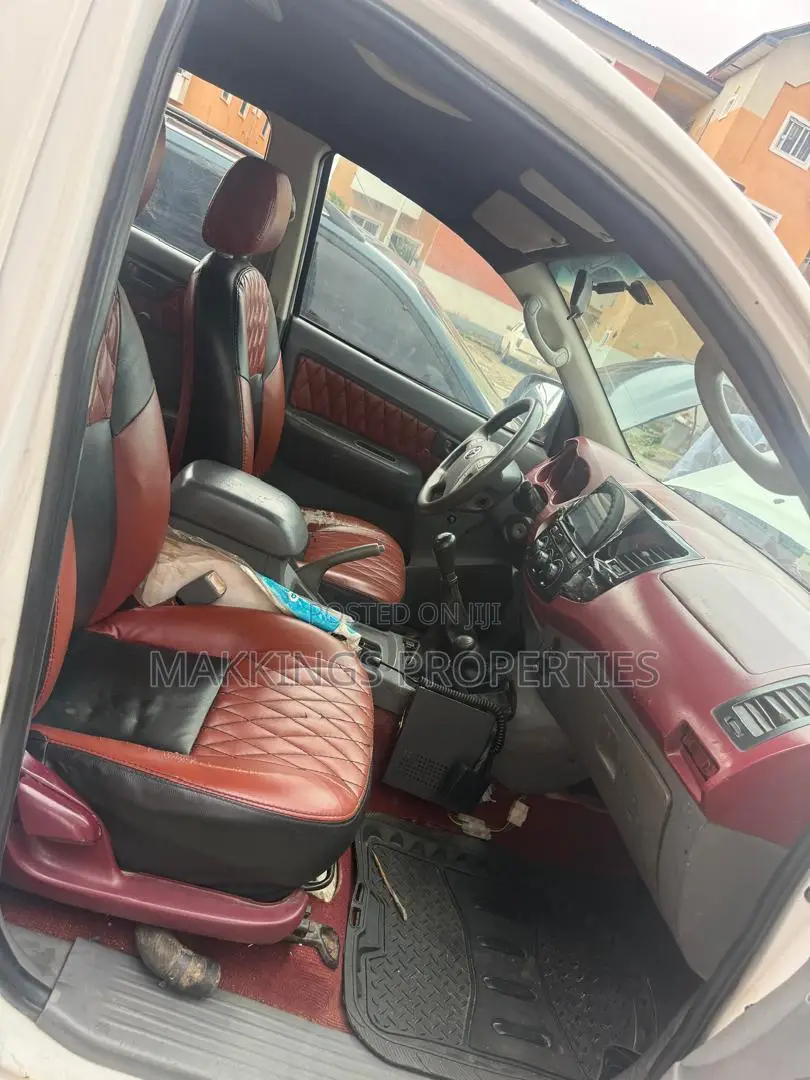 Toyota Hilux 2012 White