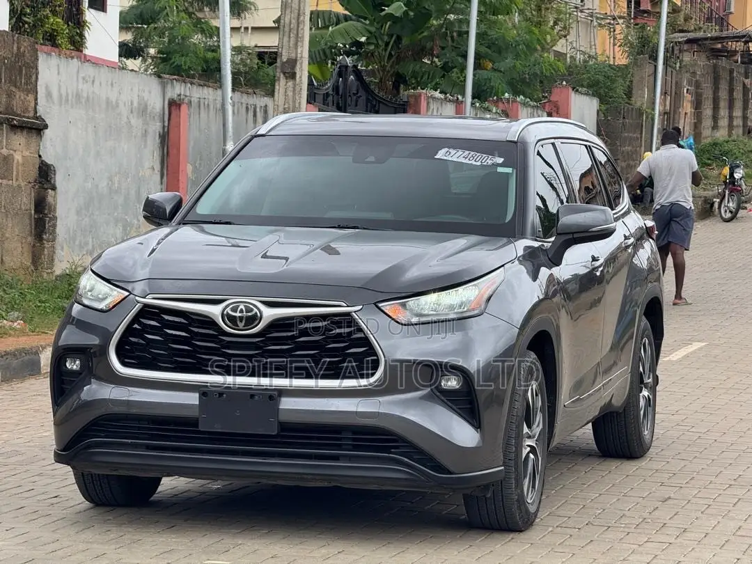 Toyota Highlander XLE AWD 2020 Gray