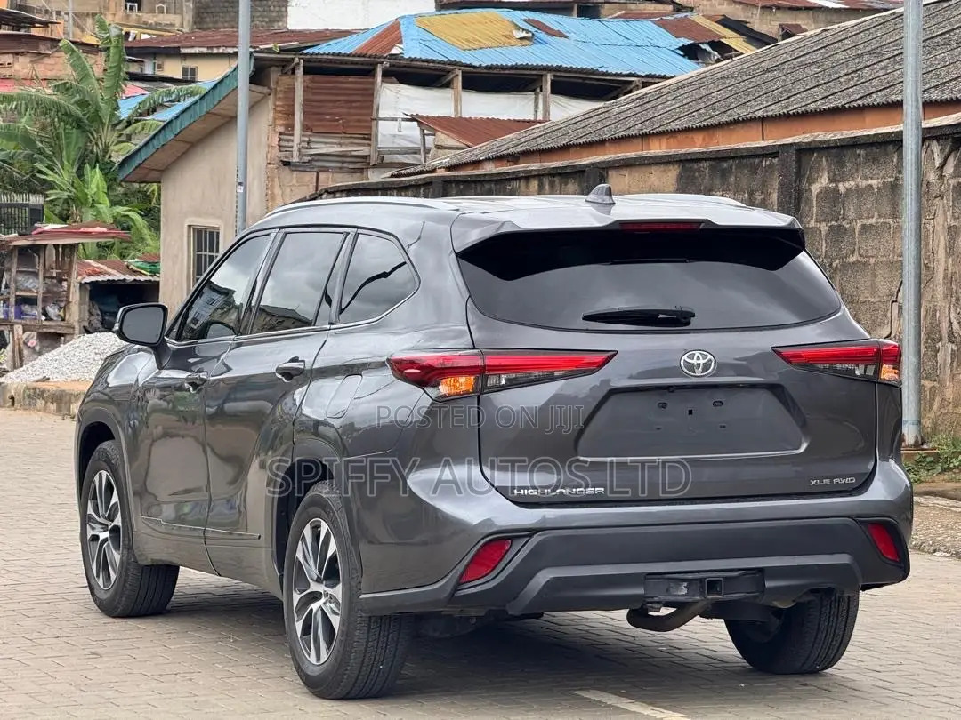 Toyota Highlander XLE AWD 2020 Gray