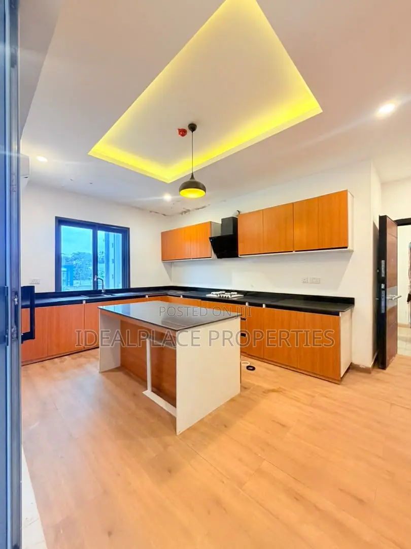 3bdrm Apartment in Ikeja GRA for rent