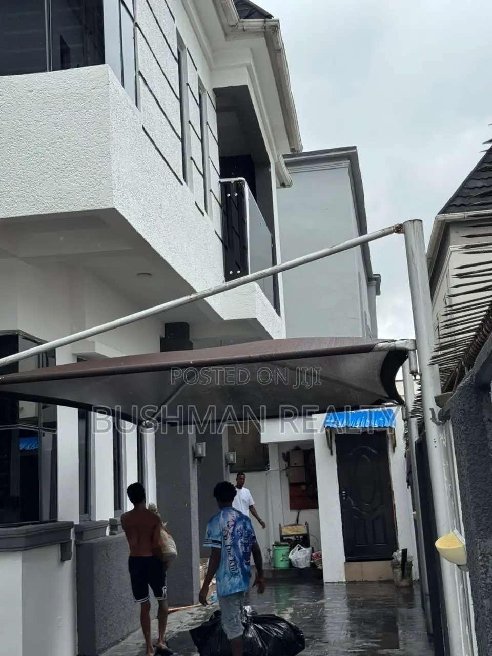 5bdrm Duplex in Chevron for rent
