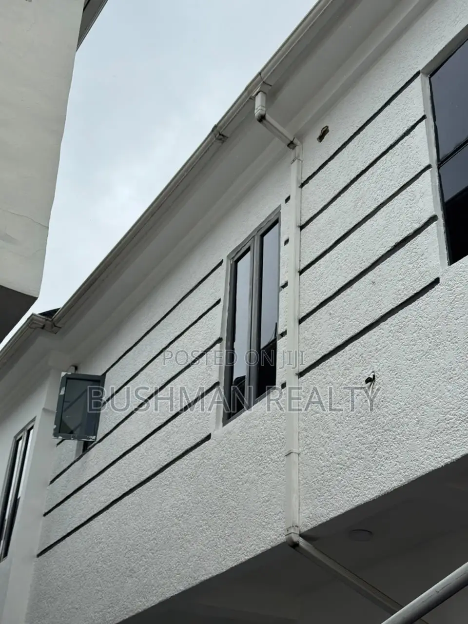 5bdrm Duplex in Chevron for rent