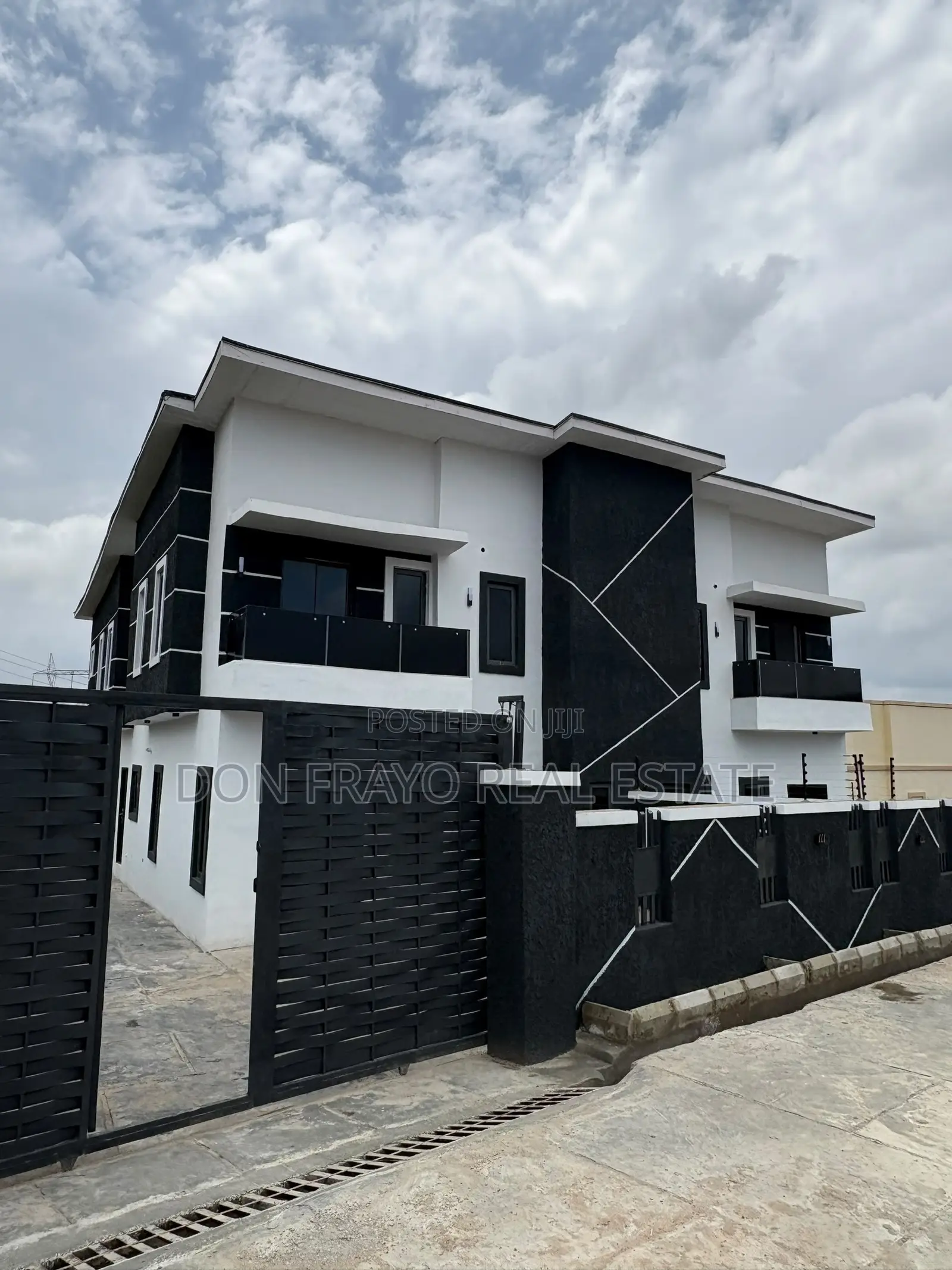 5bdrm Duplex in Ologuneru for sale