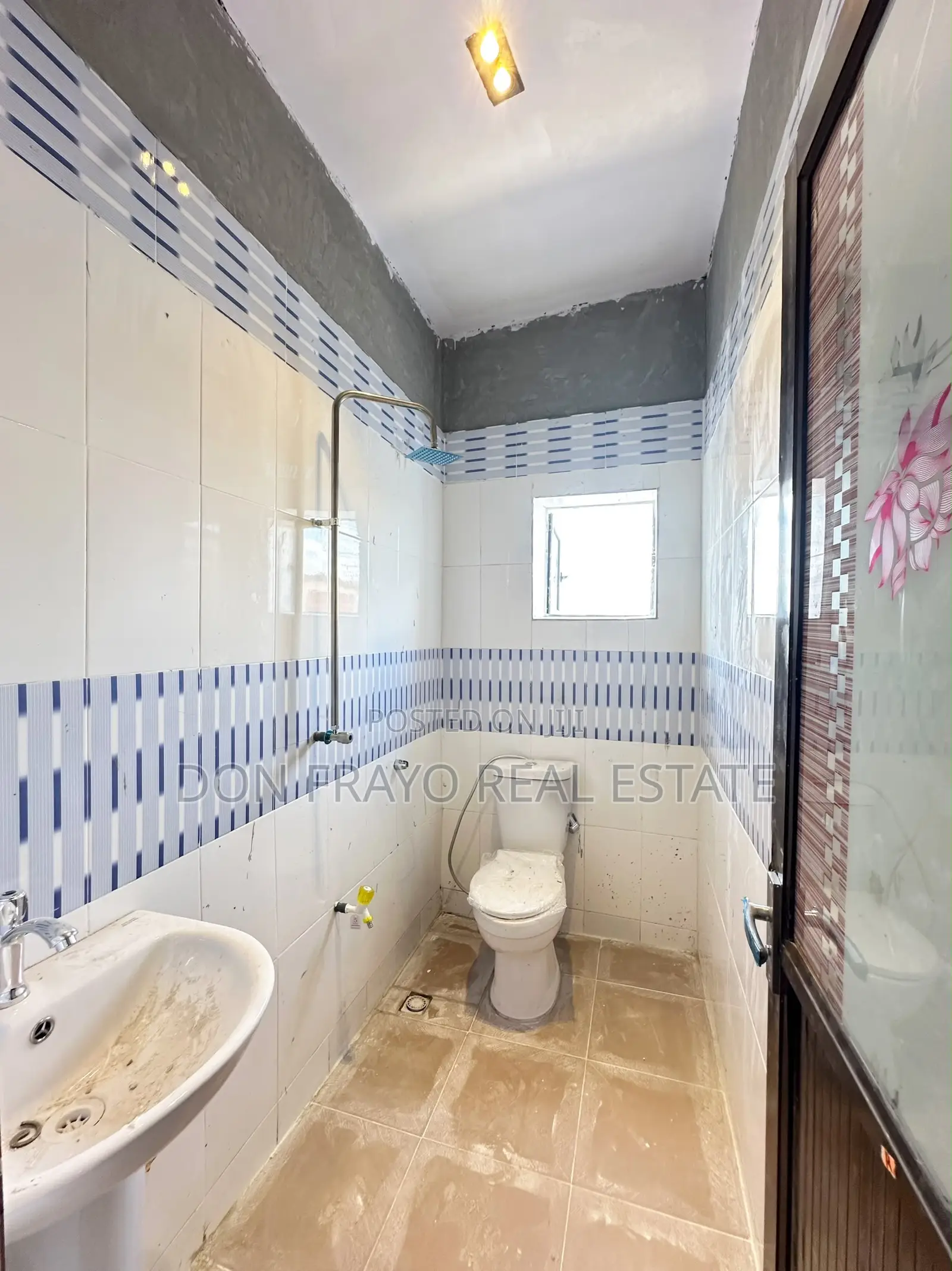 5bdrm Duplex in Ologuneru for sale