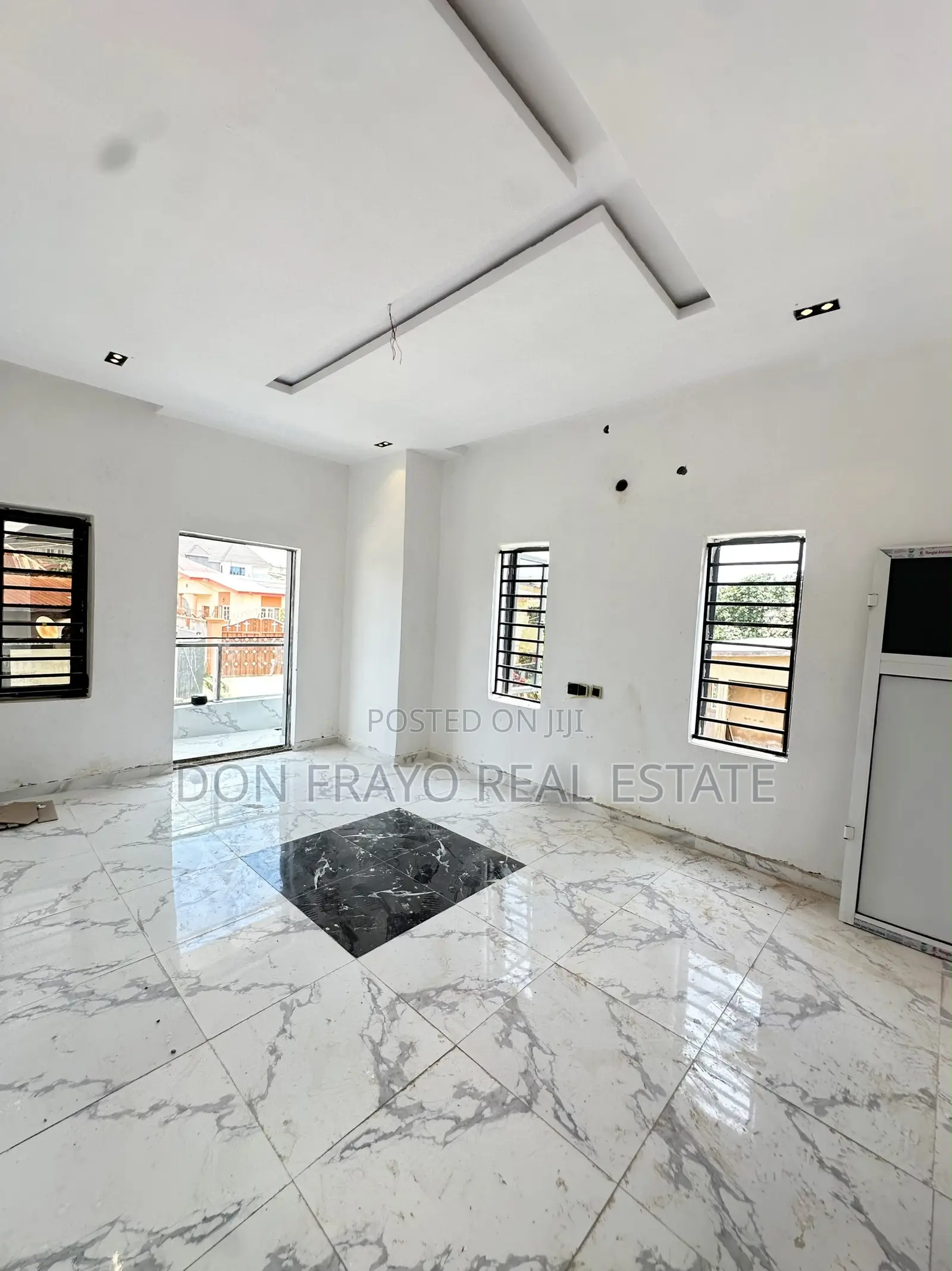 5bdrm Duplex in Ologuneru for sale