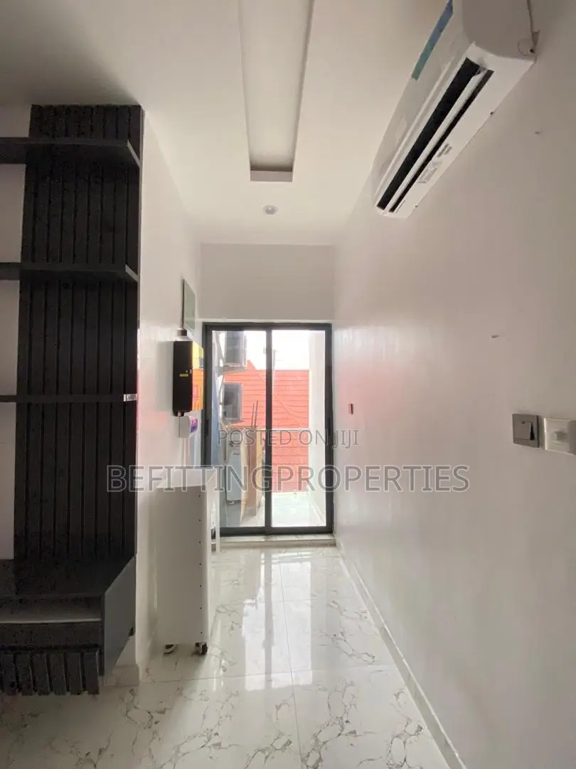 2bdrm Apartment in Chevron for sale