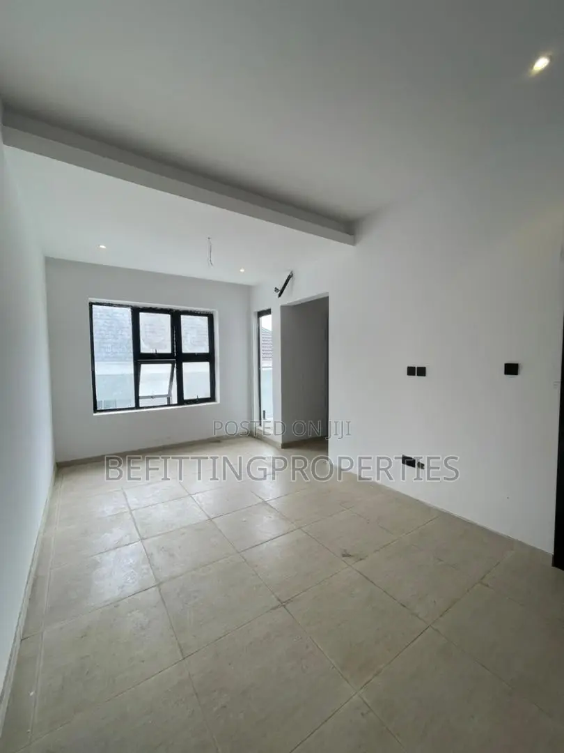 3bdrm Maisonette in Lekki Phase 1 for sale