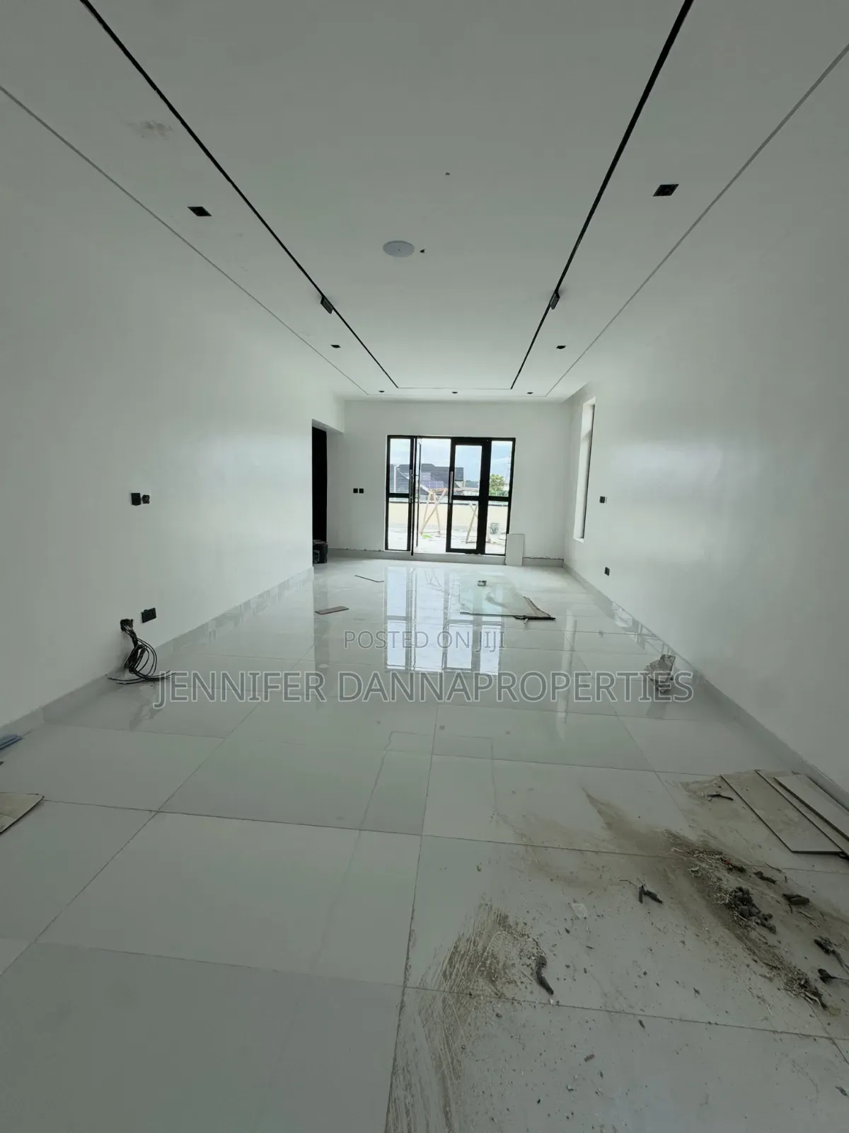 5bdrm Duplex in Rroyal Gardens, Off Lekki-Epe Expressway for sale