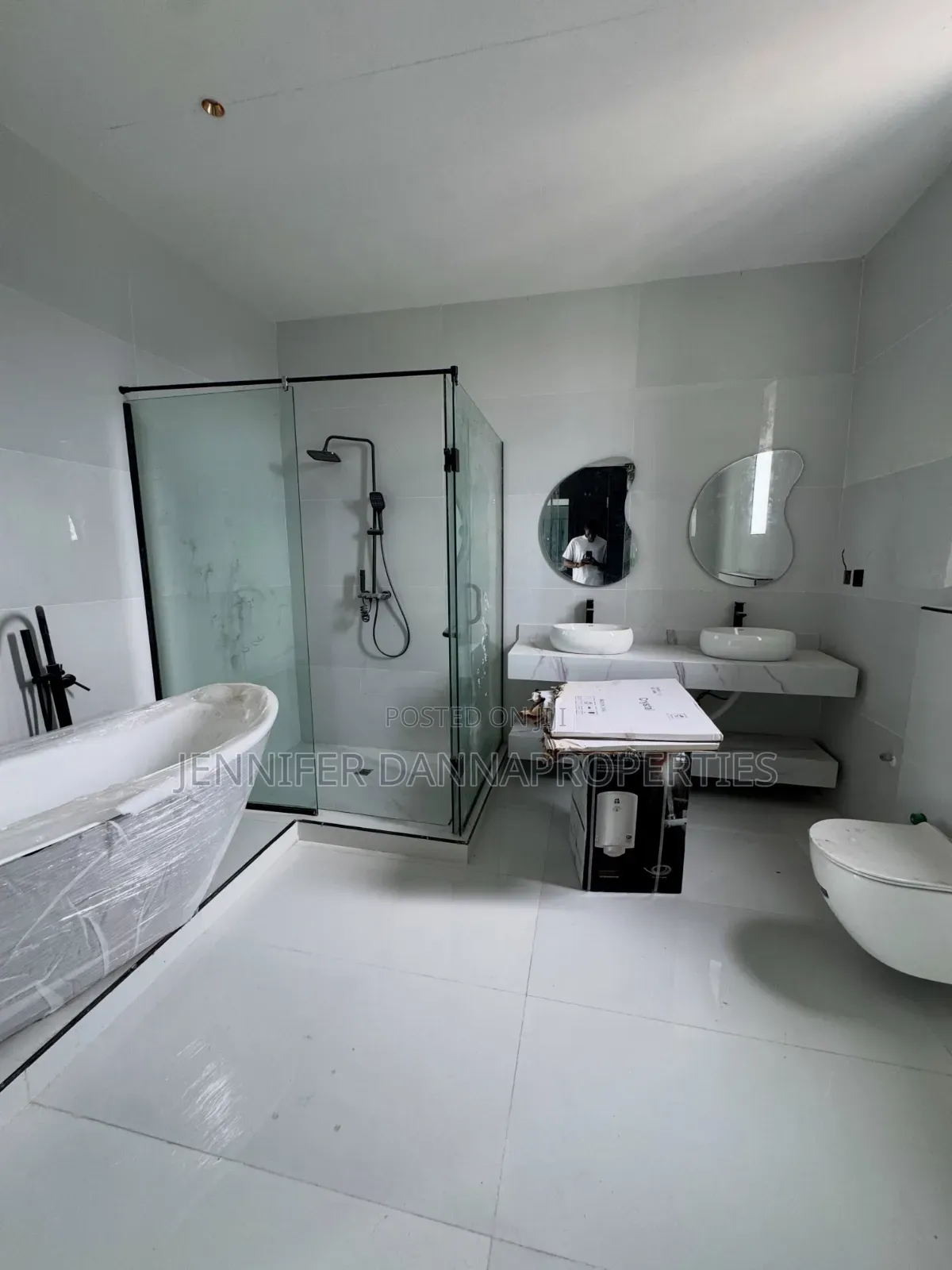 5bdrm Duplex in Rroyal Gardens, Off Lekki-Epe Expressway for sale