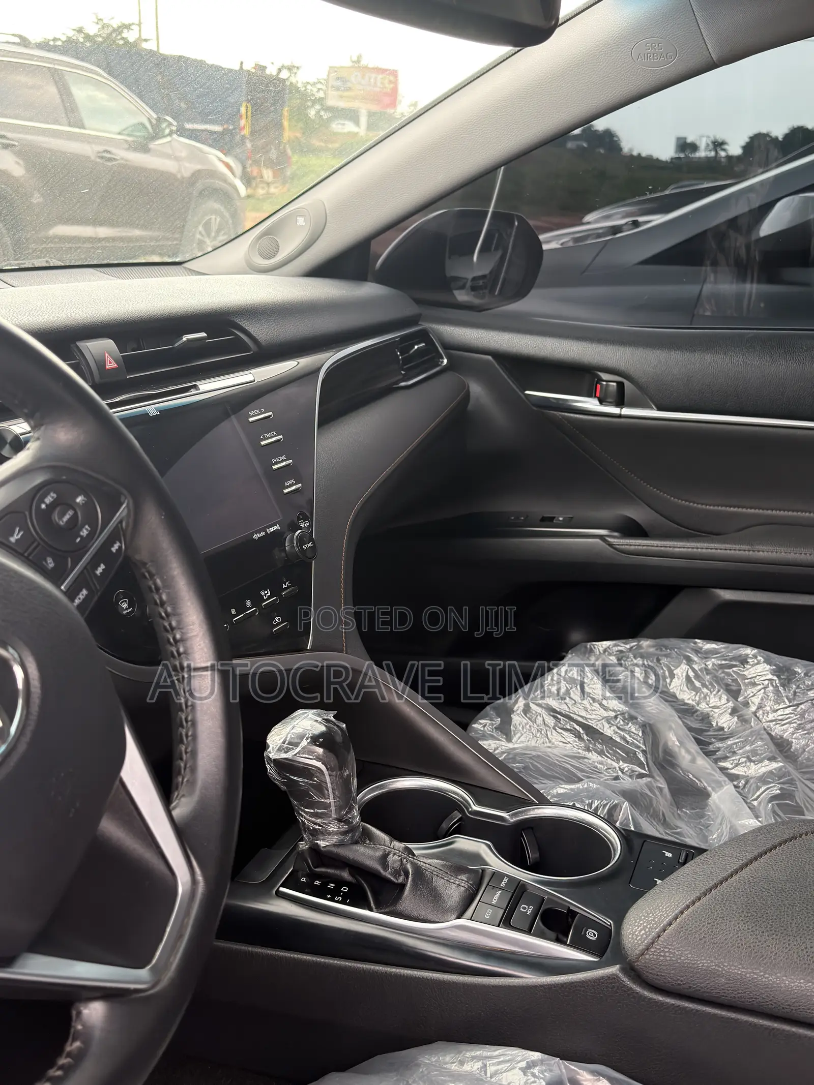 Toyota Camry XLE FWD (2.5L 4cyl 8AM) 2018 Beige