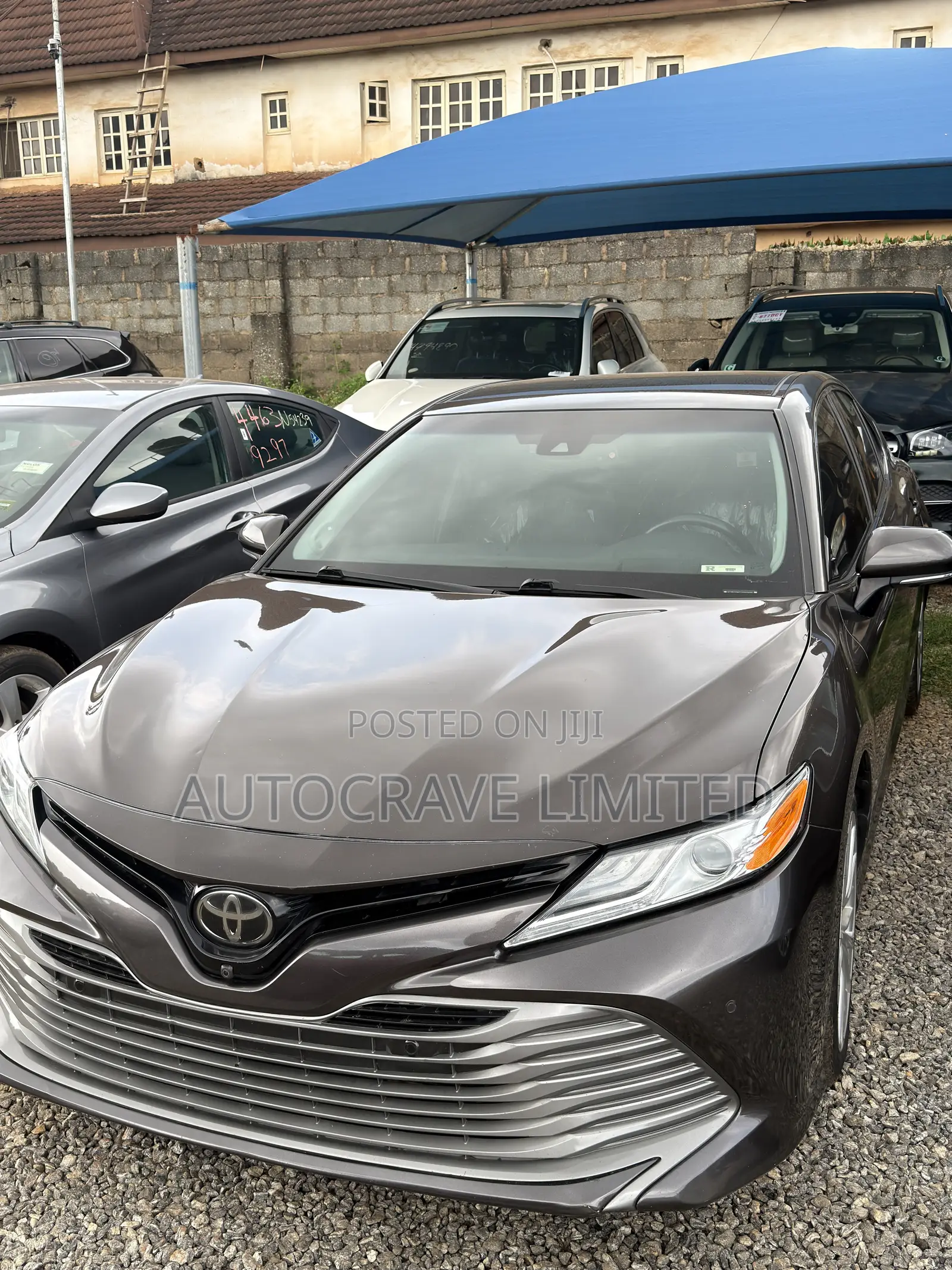 Toyota Camry XLE FWD (2.5L 4cyl 8AM) 2018 Beige
