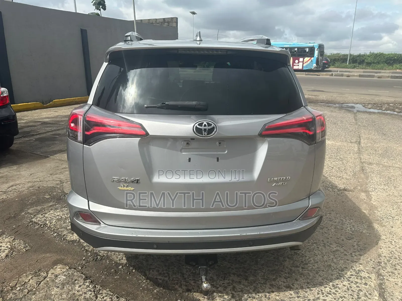 Toyota RAV4 Limited AWD (2.5L 4cyl 6A) 2016 Silver