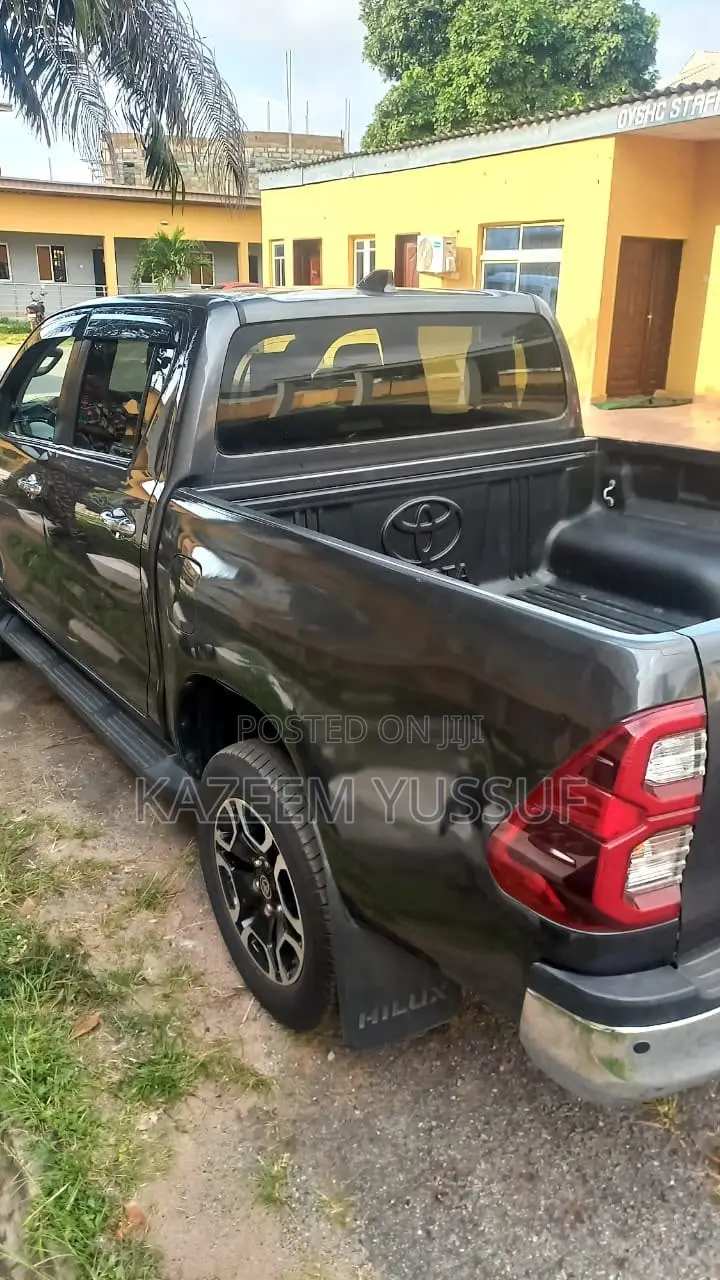 Toyota Hilux Revo Double Cab Deisel 2.4 AWD 2022 Gray