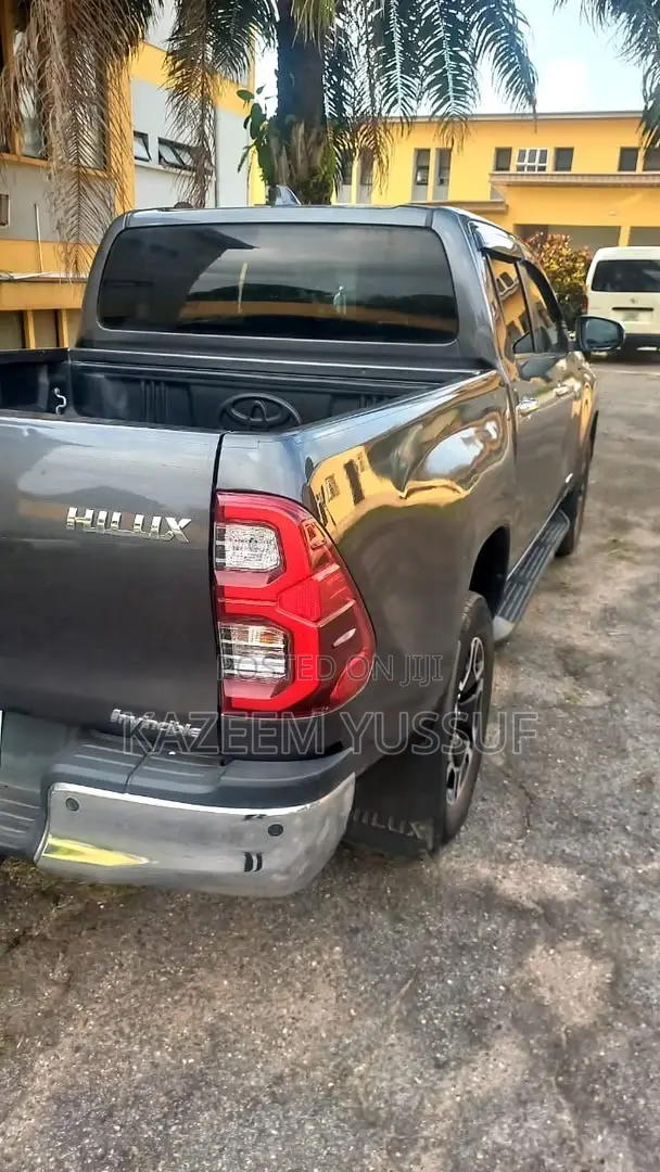 Toyota Hilux Revo Double Cab Deisel 2.4 AWD 2022 Gray