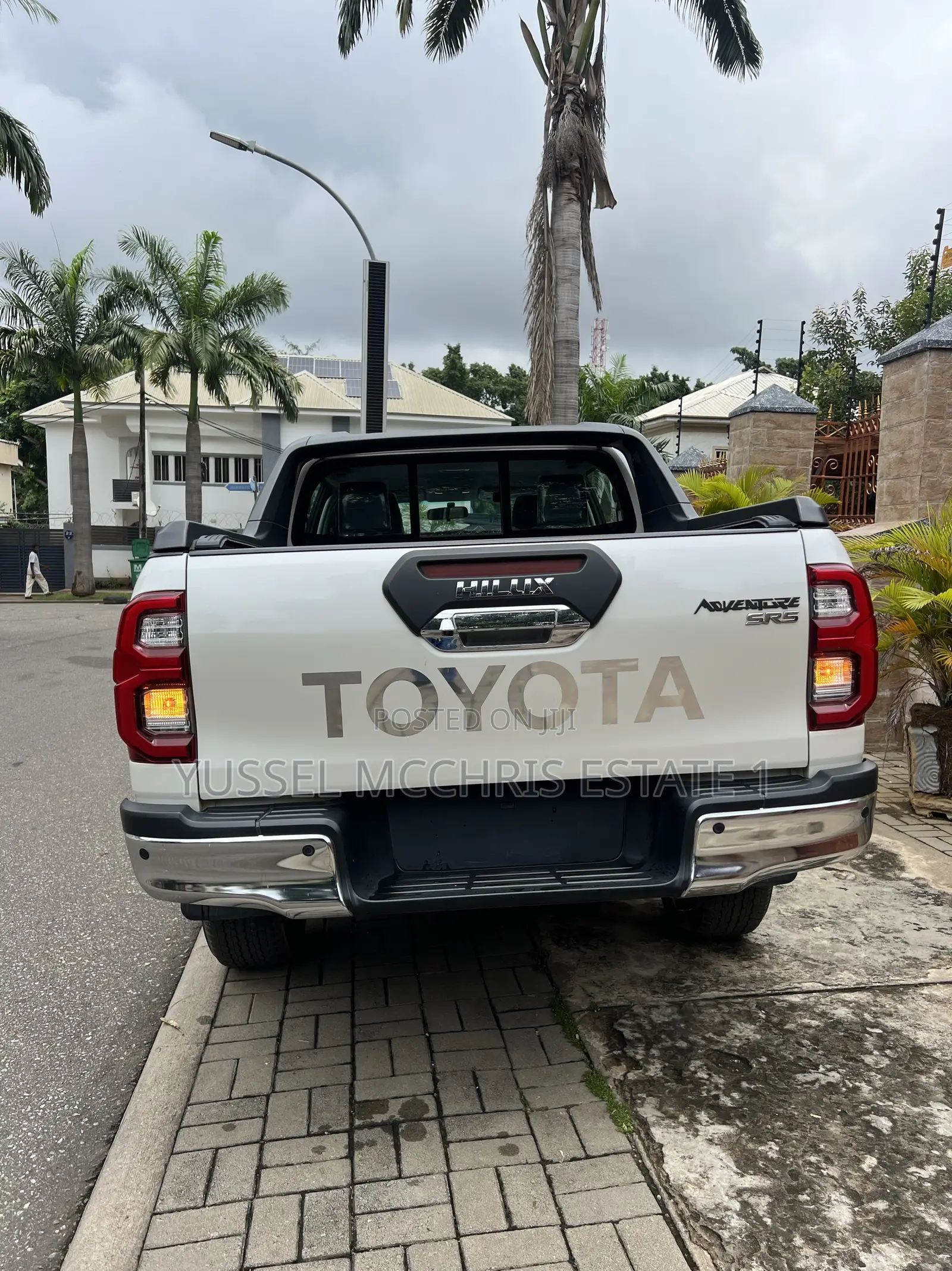 Toyota Hilux 2023 White