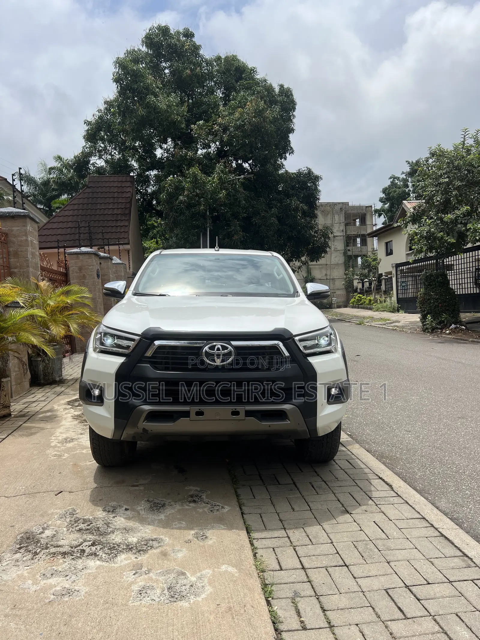 Toyota Hilux 2023 White
