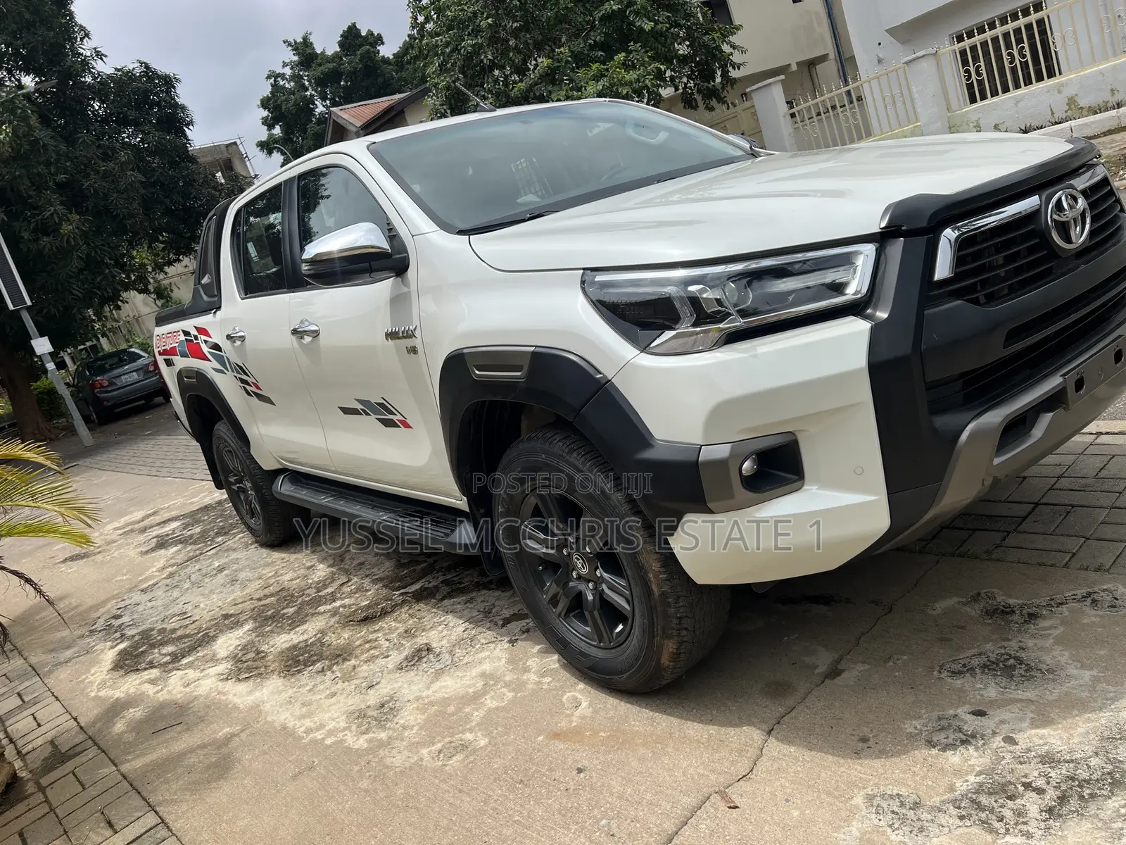 Toyota Hilux 2023 White