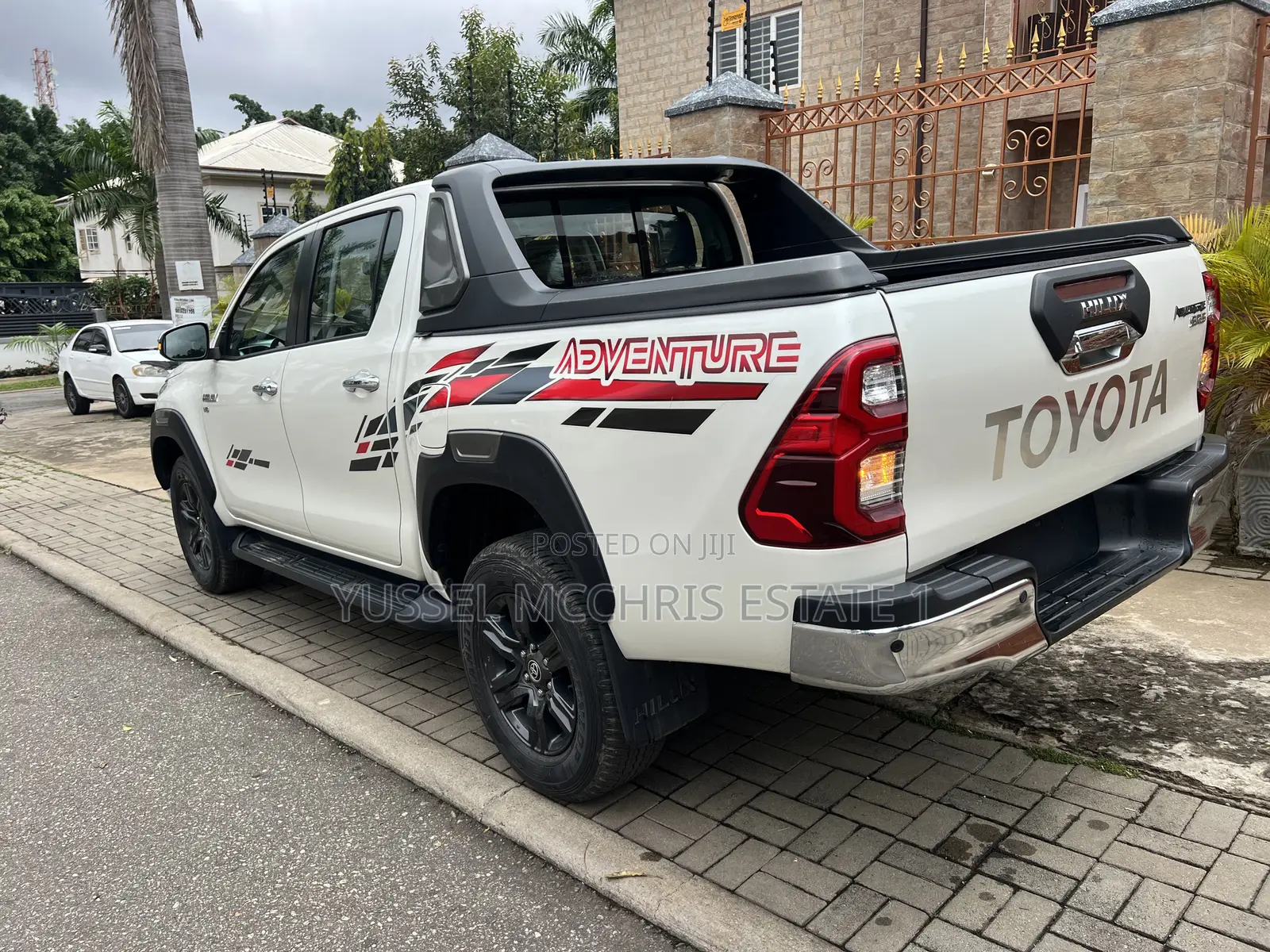 Toyota Hilux 2023 White
