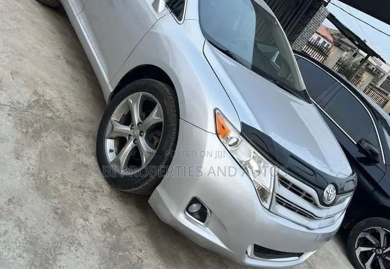 Toyota Venza XLE 4dr Wagon AWD (3.5L 6cyl 6A) 2014 Silver