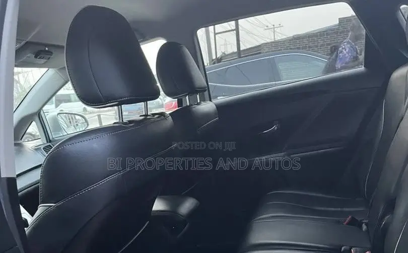 Toyota Venza XLE 4dr Wagon AWD (3.5L 6cyl 6A) 2014 Silver