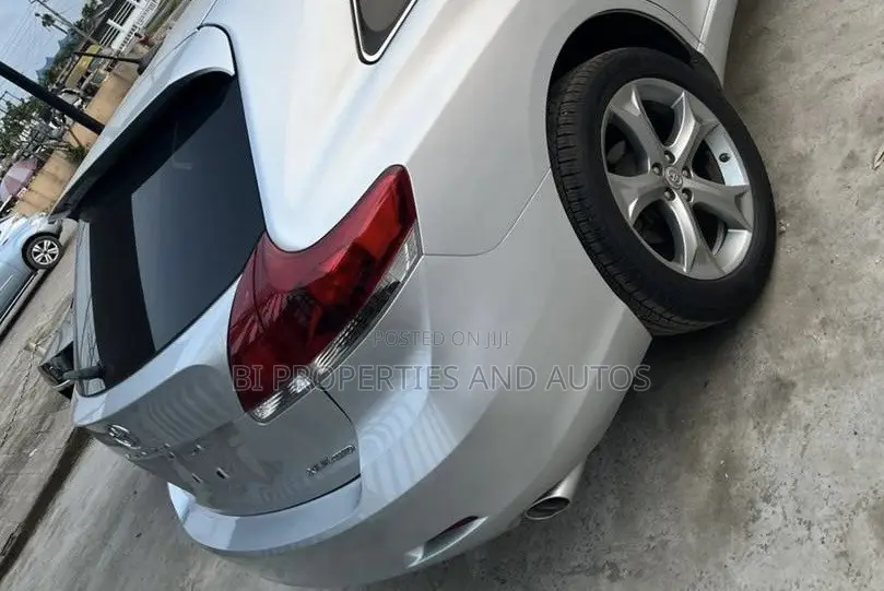 Toyota Venza XLE 4dr Wagon AWD (3.5L 6cyl 6A) 2014 Silver