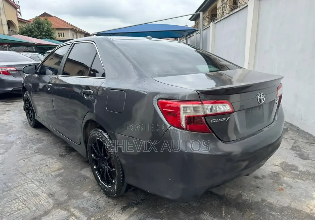 Toyota Camry 2012 Gray
